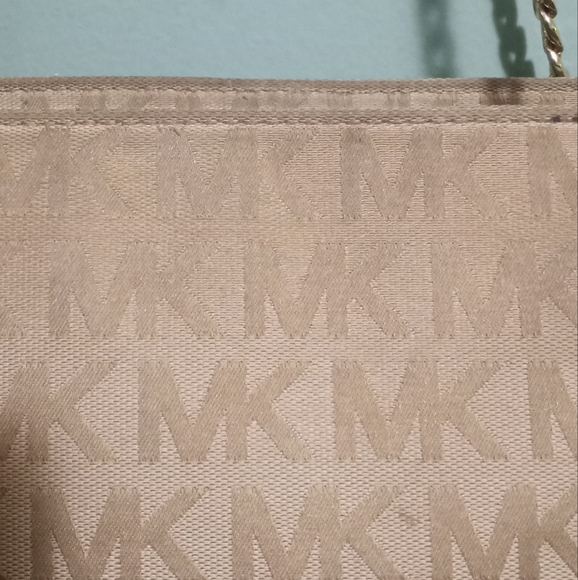 Michael Kors Jet Set Tote - Picture 9 of 9
